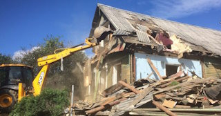 Промышленный демонтаж пристроек к дому в Орле | Цены от 581 руб. за м2